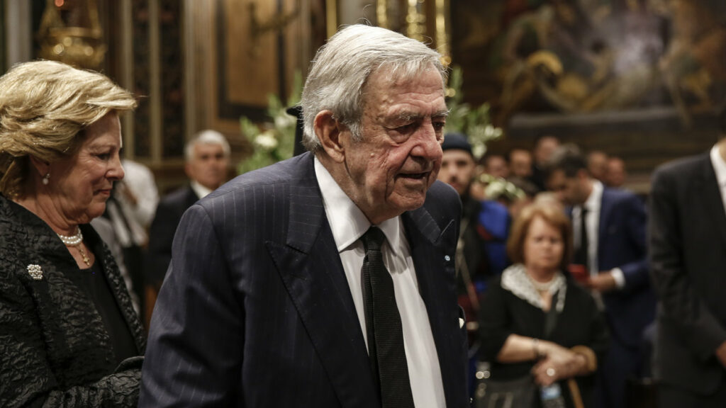 Εσπευσμένα στο νοσοκομείο ο τέως βασιλιάς Κωνσταντίνος  - Media