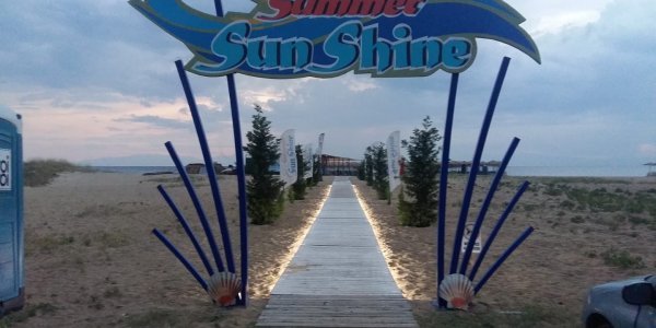 Χαλκιδική: Τι απαντά ο ιδιοκτήτης του beach bar με το wifi «MacedoniaisGreek» - Media