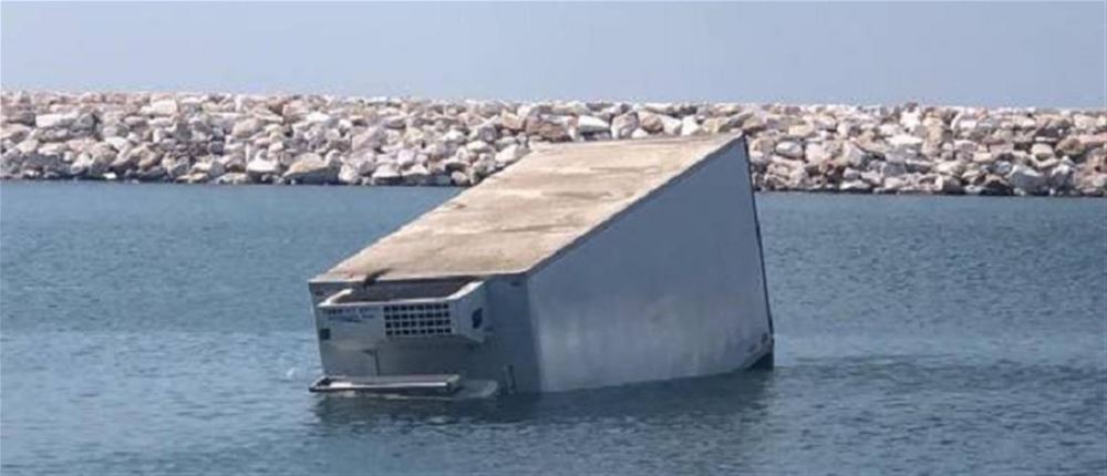 «Βουτιά» φορτηγού στο λιμάνι της Θάσου (Photo) - Media