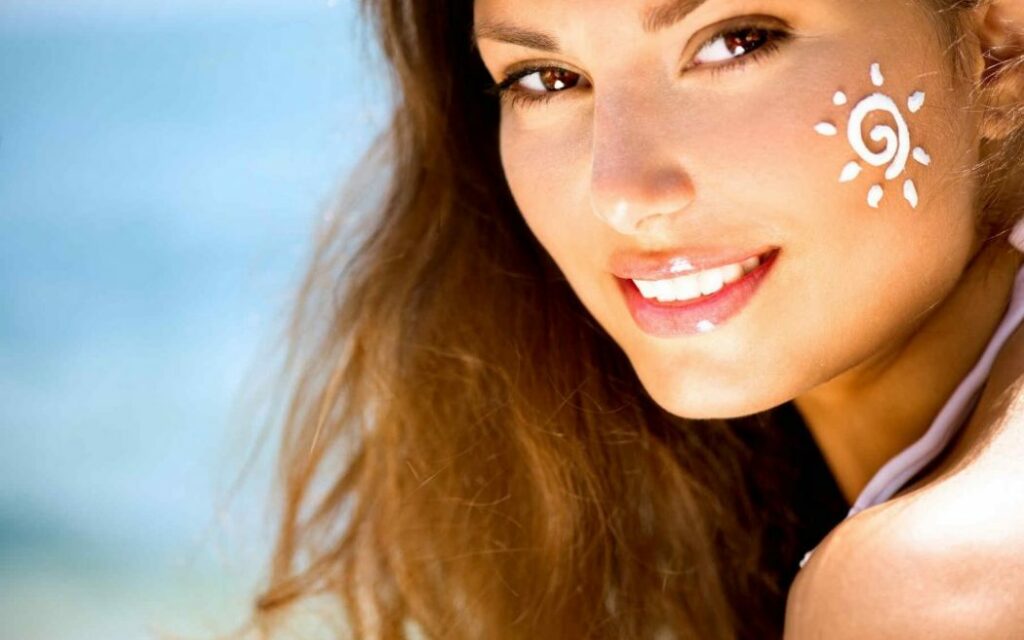 Πώς μπορούμε να τονώσουμε το δέρμα μας το καλοκαίρι σε πρόσωπο και λαιμό - Media