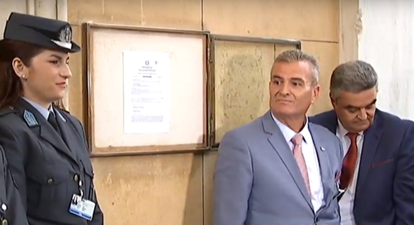 Θυροκολλήθηκε το ΠΔ για τη διάλυση της Βουλής (Photo) - Media