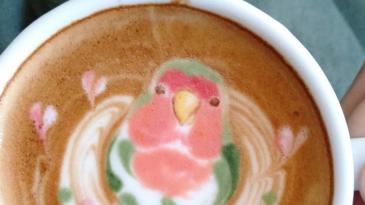 Γιαπωνέζα μπαρίστα μετατρέπει ένα φλυτζάνι καφέ σε… έργο τέχνης (Photos) - Media