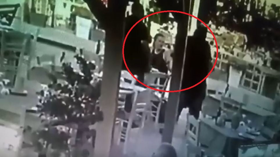 Τουρίστας που πνιγόταν σώθηκε όταν σερβιτόρος του έκανε τη λαβή Χάιμλιχ (Video) - Media
