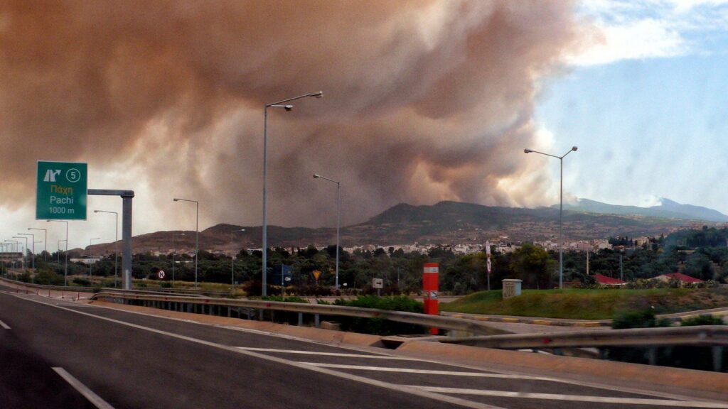 Πόρισμα για την πυρκαγιά στην Κινέτα - Προκλήθηκε από βλάβη σε κολώνα της ΔΕΗ! - Media