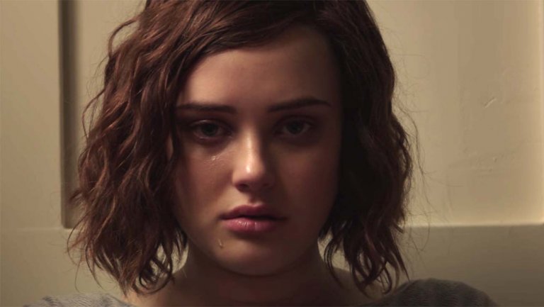 «13 Reasons Why»: Το Netflix «έκοψε» τη σκηνή αυτοκτονίας της πρωταγωνίστριας μετά τις αντιδράσεις  - Media