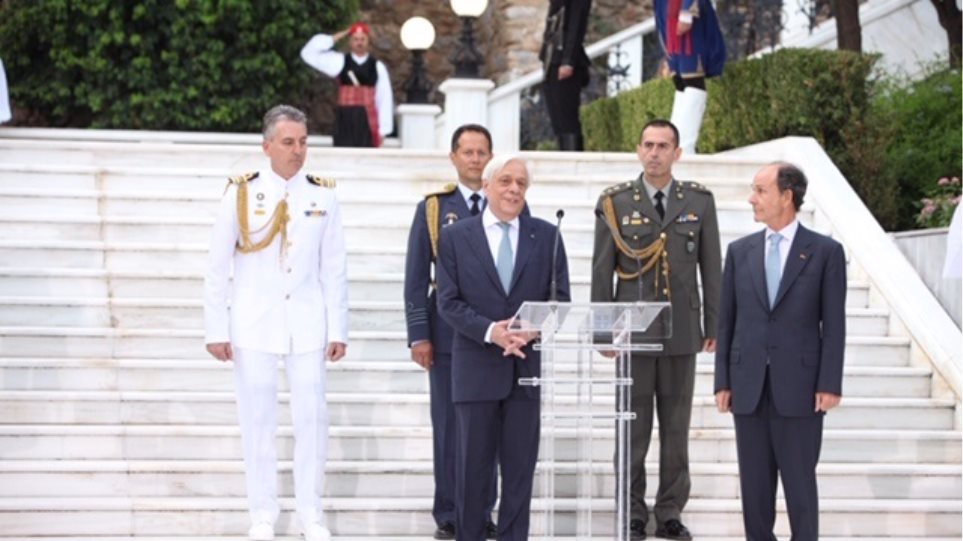 Πρ. Παυλόπουλος: Τιμούμε την επέτειο Αποκατάστασης της Δημοκρατίας ενωμένοι - Μηνύματα για Κυπριακό, Χρυσή Αυγή και Μάτι (Photos) - Media