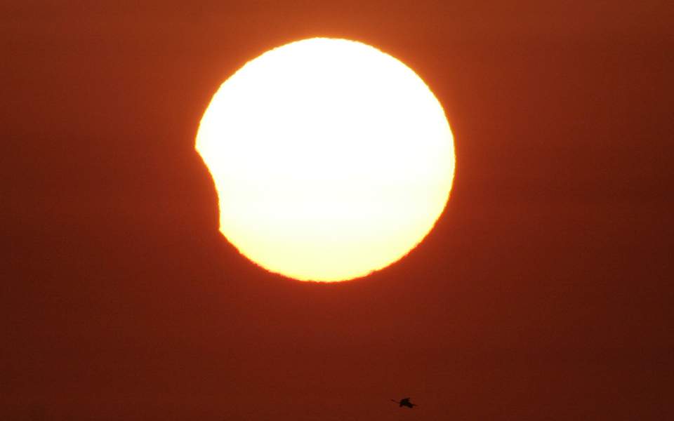 Ολική έκλειψη Ηλίου την Τρίτη - Media