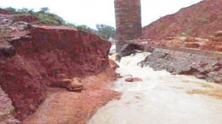 Ινδία: Γκρεμίστηκε φράγμα από τις  σφοδρές βροχοπτώσεις, τουλάχιστον 6 νεκροί, 18 αγνοούμενοι - Media