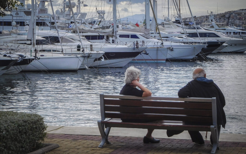Σε χώρα γερόντων μετατρέπεται σιγά σιγά η Ελλάδα - Τα δημογραφικά στοιχεία που προβλέπουν ζοφερό μέλλον - Media