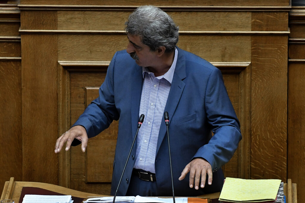 Η αναφορά του συγκινημενου Πολάκη στις κόρες του - Η μία τον έβλεπε από τα θεωρεία (Video) - Media