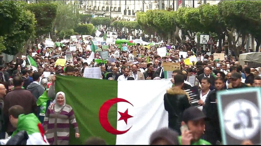 Συνεχίζεται η αναταραχή στην Αλγερία - Παραιτήθηκε ο πρόεδρος της Βουλής - Media