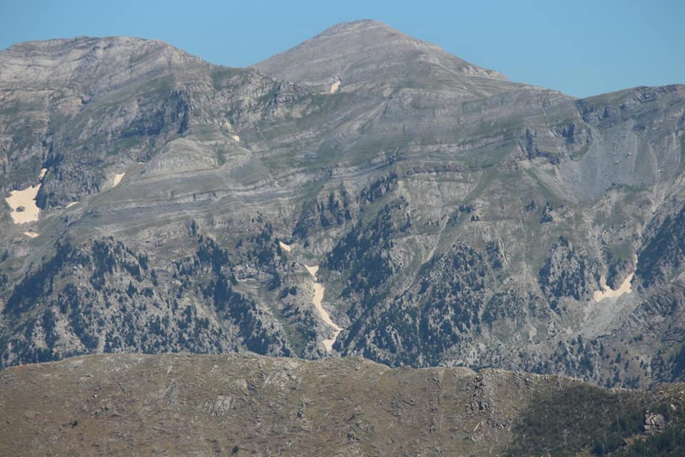 Και όμως, υπάρχει ένα βουνό της Ελλάδας που έχει ακόμα παγωμένο χιόνι! (Photo) - Media