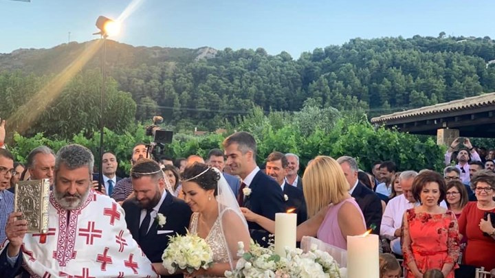 Μπακογιάννης και Κοσιώνη πάντρεψαν στενό φιλικό τους ζευγάρι (Photo) - Media