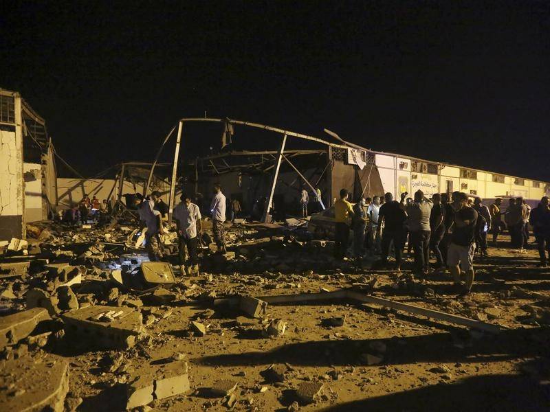 Κόλαση στη Λιβύη: 40 νεκροί από βομβαρδισμό κέντρου προσφύγων (Σκληρές εικόνες) - Media