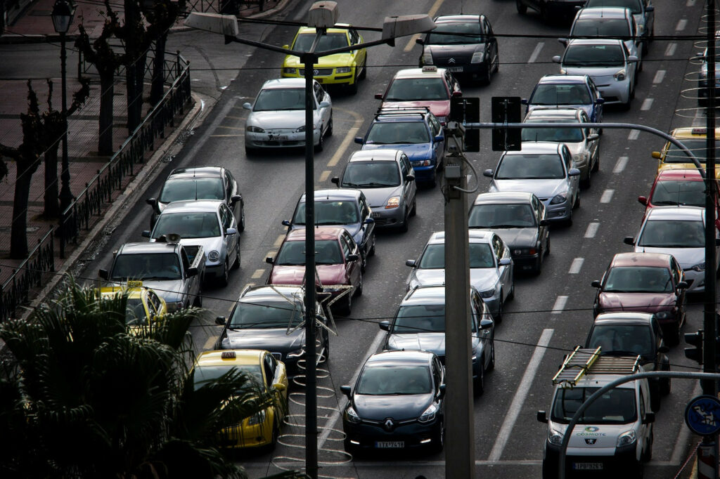 Καραμπόλα 7 οχημάτων στην παραλιακή στο ρεύμα προς Γλυφάδα - Media