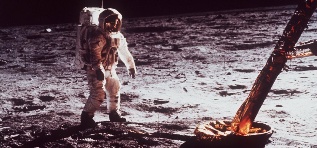 Πενήντα χρόνια από το πρώτο βήμα του ανθρώπου στη Σελήνη (Photos/Video) - Media