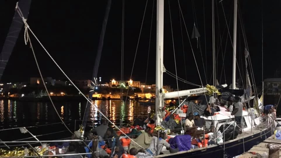 Ιταλία: Αποκλεισμένοι σε σκάφος της ακτοφυλακής 131 μετανάστες  - Media