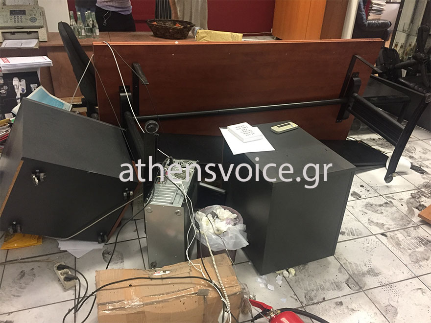 Επίθεση του Ρουβίκωνα στην Athens Voice (Photos/Videos) - Media Gallery 3