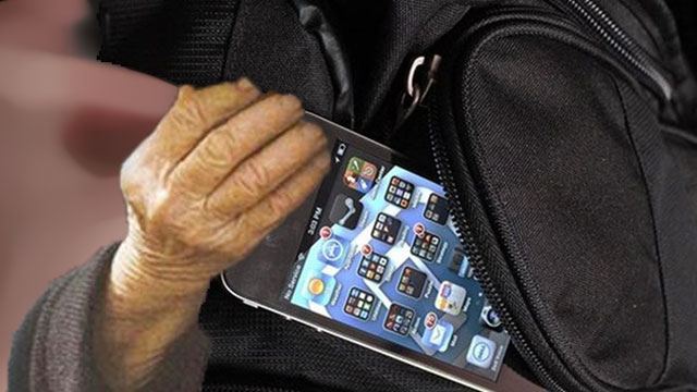 Καρπενήσι: 80χρονη έκλεψε κινητό στη λαϊκή - Media