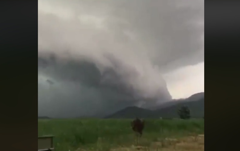 Βίντεο που κόβει την ανάσα: Η θύελλα που σάρωσε την Χαλκιδική «εφορμά» στο οροπέδιο των Πρεσπών - Media