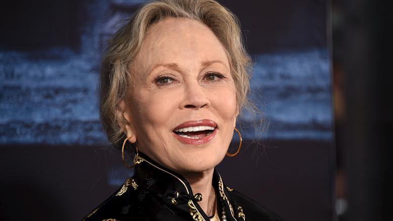 Απολύθηκε από θεατρικό η Φέι Ντάναγουεϊ: Χαστούκισε υπάλληλο της παραγωγής - Πετούσε βούρτσες στις κομμώτριες  - Media