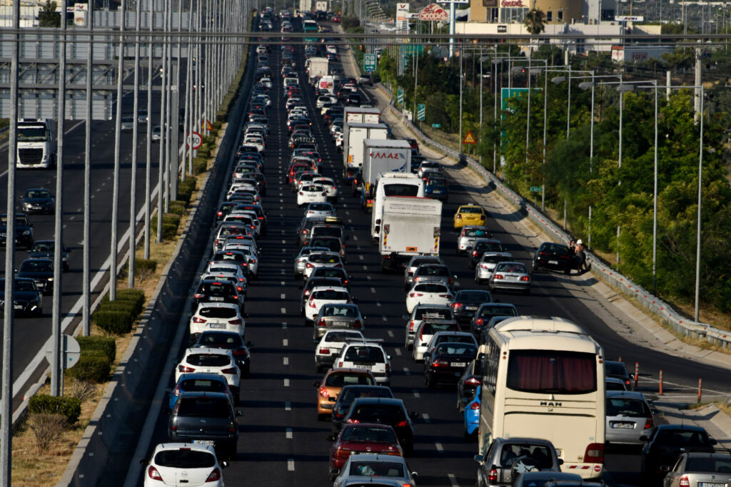 «Αδειάζει» η Αθήνα - Πού παρατηρούνται προβλήματα (Live χάρτης) - Media