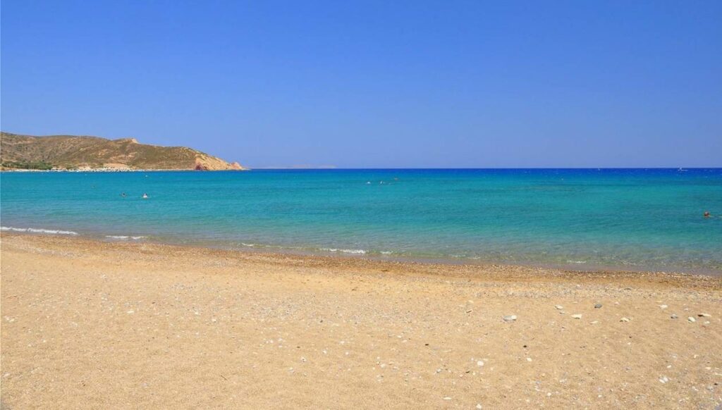 Σητεία: Καταγάλανα νερά και windsurfing δίπλα στο φοινικόδασος Βάι (Video) - Media