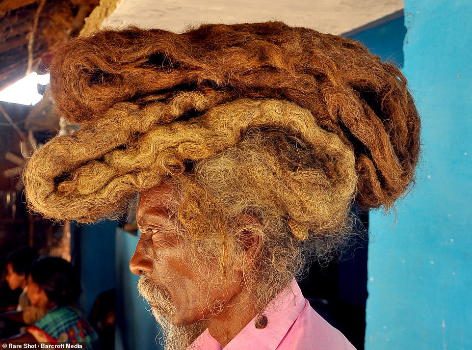 Έχει να λουστεί και να κόψει τα μαλλιά του 40 χρόνια – «Ο Θεός μου είπε να μην το κάνω» λέει (Photos) - Media