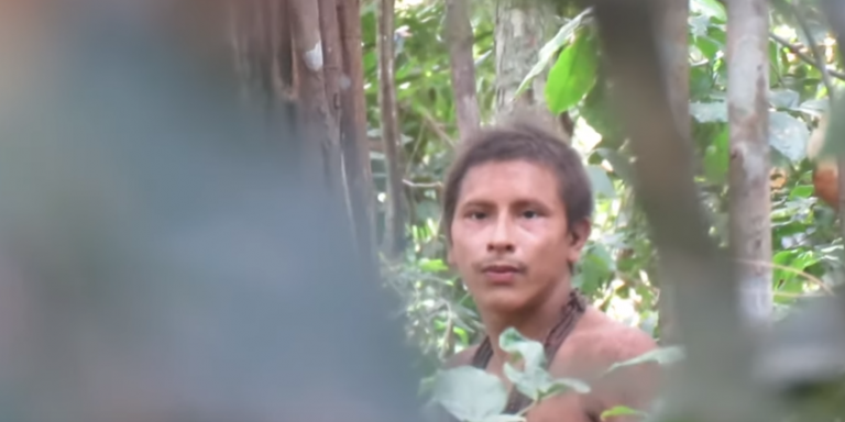 Βίντεο-ντοκουμέντο καταγράφει άνδρα φυλής του Αμαζονίου (Video) - Media