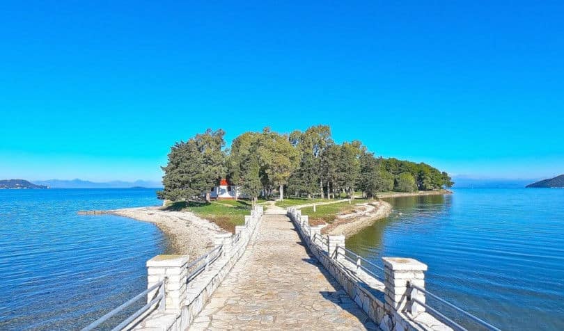 Αυτό είναι το μαγευτικό ελληνικό νησάκι που πας με τα πόδια – Πού βρίσκεται (Video) - Media