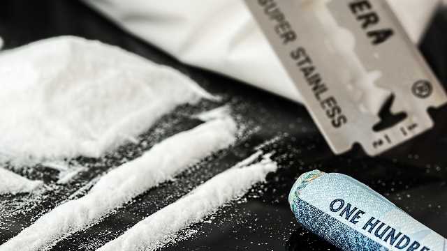 Μύκονος: Κυκλοφορούσε με τα… φιξάκια κοκαΐνης στις τσέπες του - Τα πουλούσε σε παραθεριστές - Media