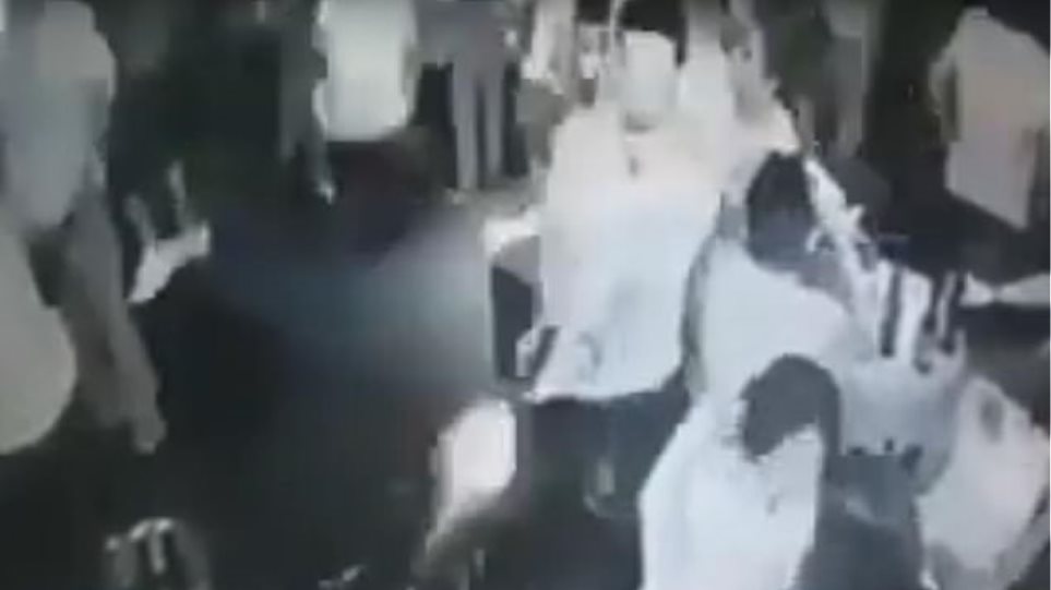 Ένοπλος εισέβαλε σε μπαρ και εκτέλεσε εν ψυχρώ 5 ανθρώπους – Σοκαριστικό βίντεο - Media