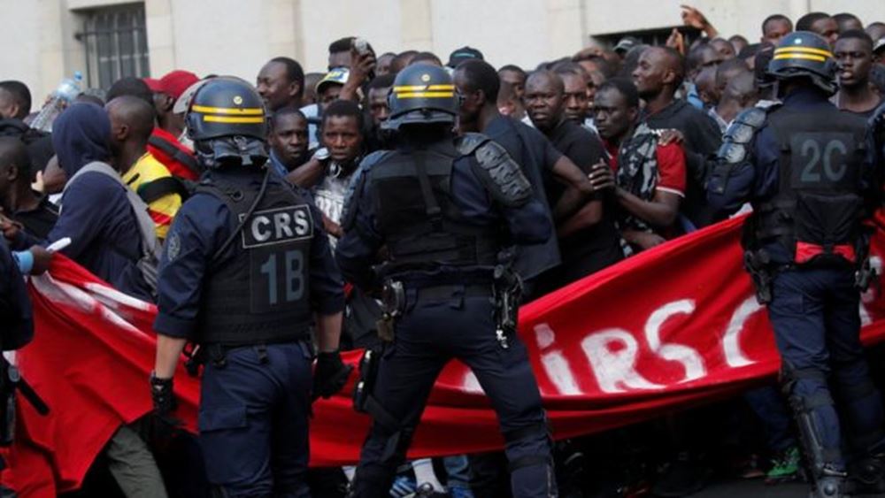 Γαλλία: Οι άνθρωποι «χωρίς χαρτιά, χωρίς φωνή, χωρίς πρόσωπο» κατέλαβαν το Πάνθεον - Media
