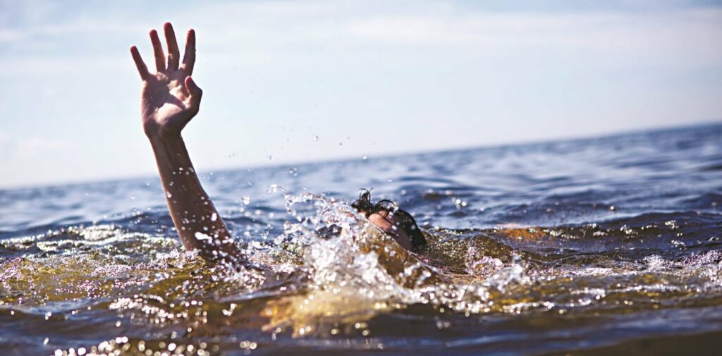 Πύργος: Κολυμπούσε όταν έχασε τις αισθήσεις της - Νεκρή γυναίκα  - Media