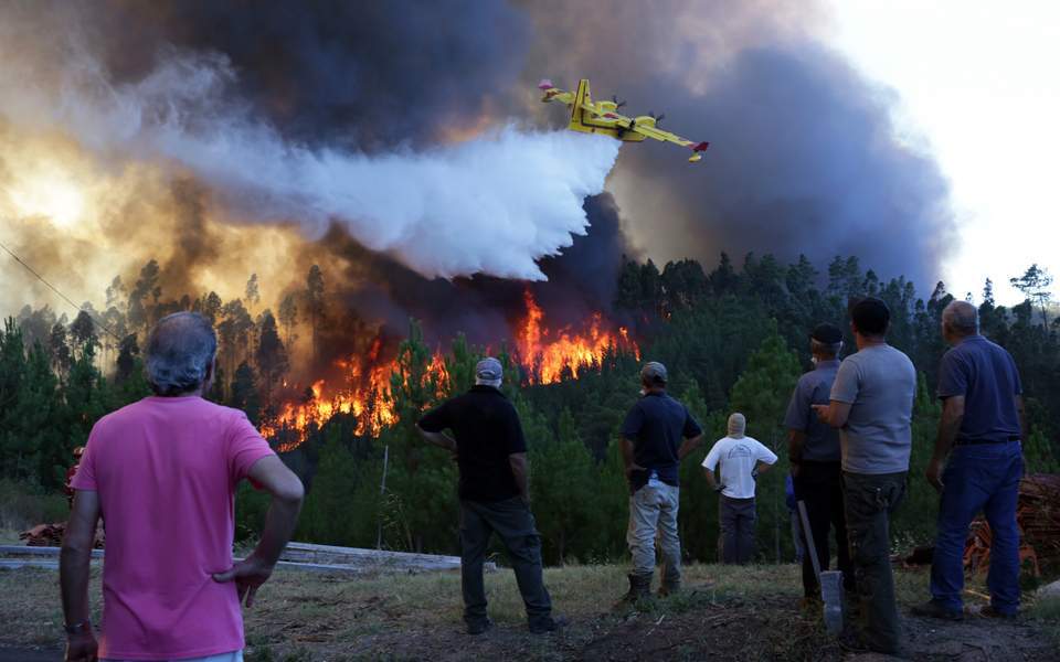 Πορτογαλία: 900 πυροσβέστες «παλεύουν» με τις φλόγες - Πυρκαγιές στο κεντρικό τμήμα της χώρας - Media