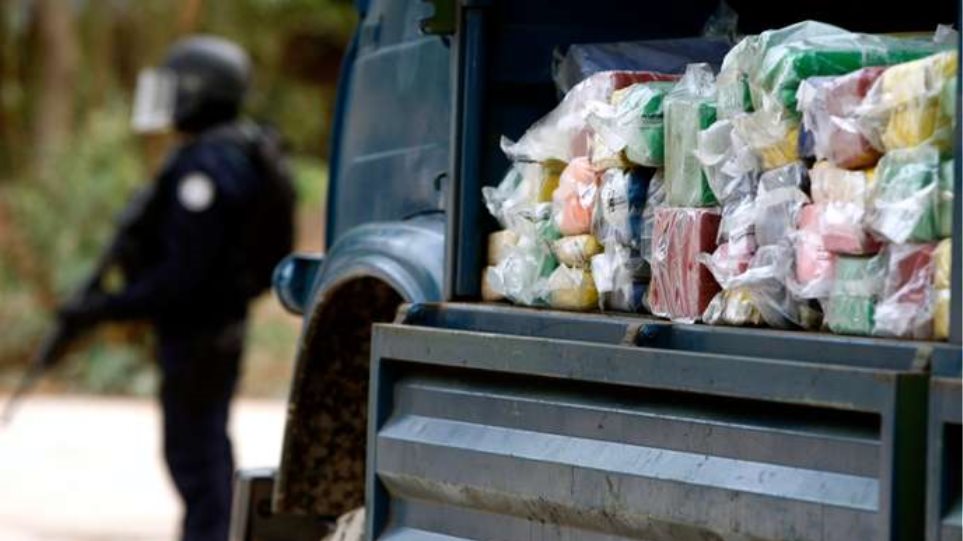 Κατέσχεσαν 800 κιλά κοκαΐνης στη Σενεγάλη κρυμμένα μέσα σε 15 αυτοκίνητα (Video) - Media