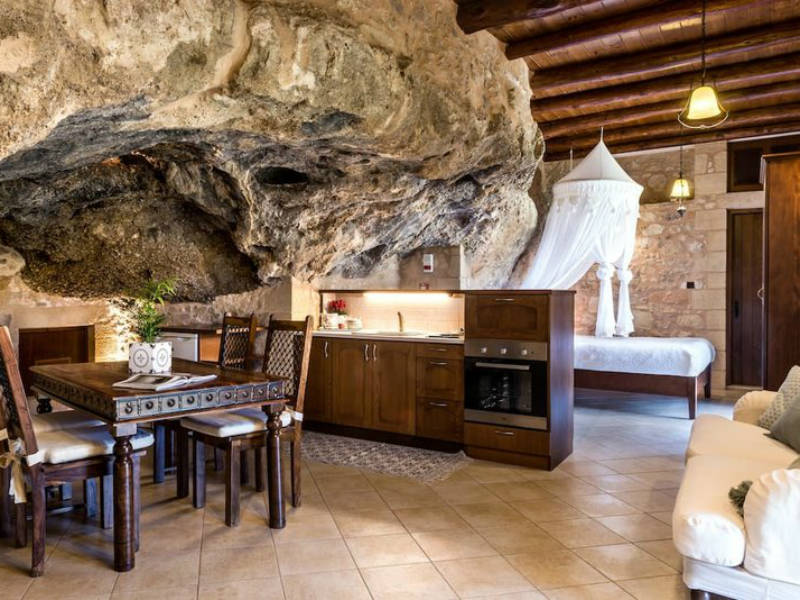 Το πιο περιζήτητο Airbnb σπίτι στην Ελλάδα είναι μέσα σε μια σπηλιά (Photos) - Media