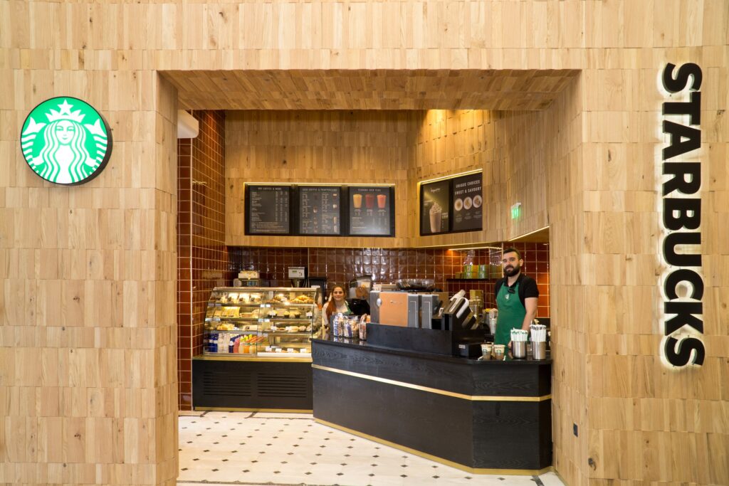 To Public Συντάγματος υποδέχεται ένα νέο κατάστημα Starbucks! - Media