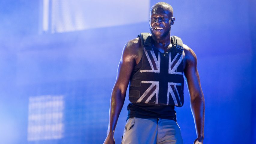 Made by... Banksy το αλεξίσφαιρο γιλέκο του ράπερ Stormzy (Photos) - Media