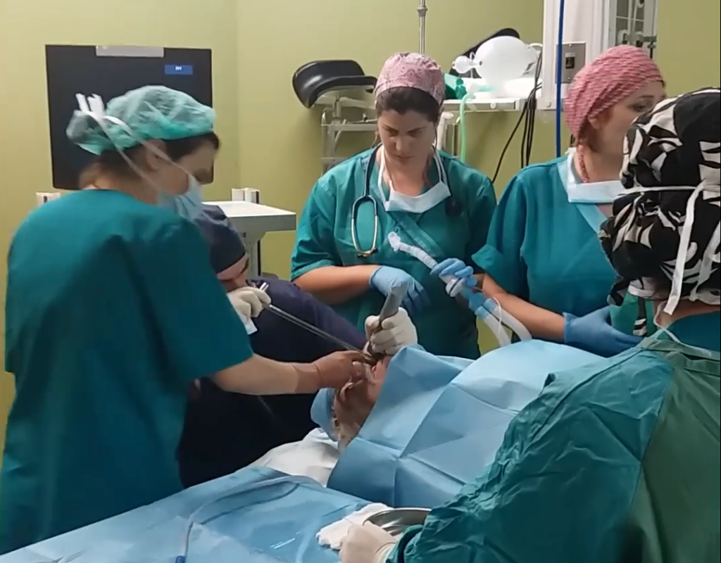 Συγκλονιστικό βίντεο: Η αγωνιώδης καθημερινότητα σε ένα χειρουργείο - Media