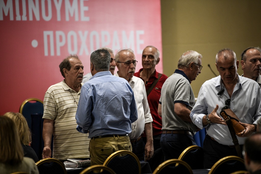 «Ψάχνουν» το νέο κόμμα στον ΣΥΡΙΖΑ - Ο στόχος των  180.000 μελών και το «αρχηγικό» μοντέλο - Media