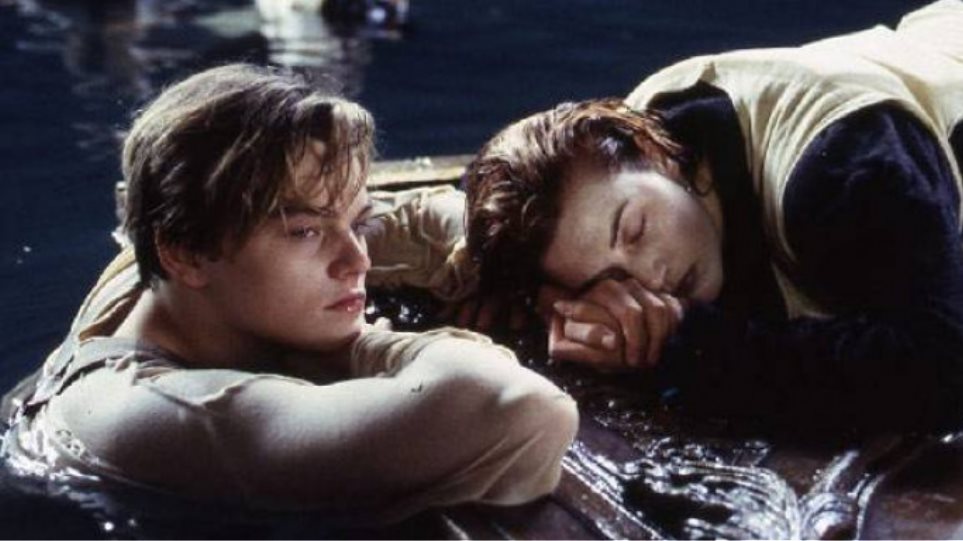 Ο Brad Pitt ρωτά τον DiCaprio γιατί δε σώθηκε στον Τιτανικό αφού… χωρούσε στη «σχεδία» (Video) - Media