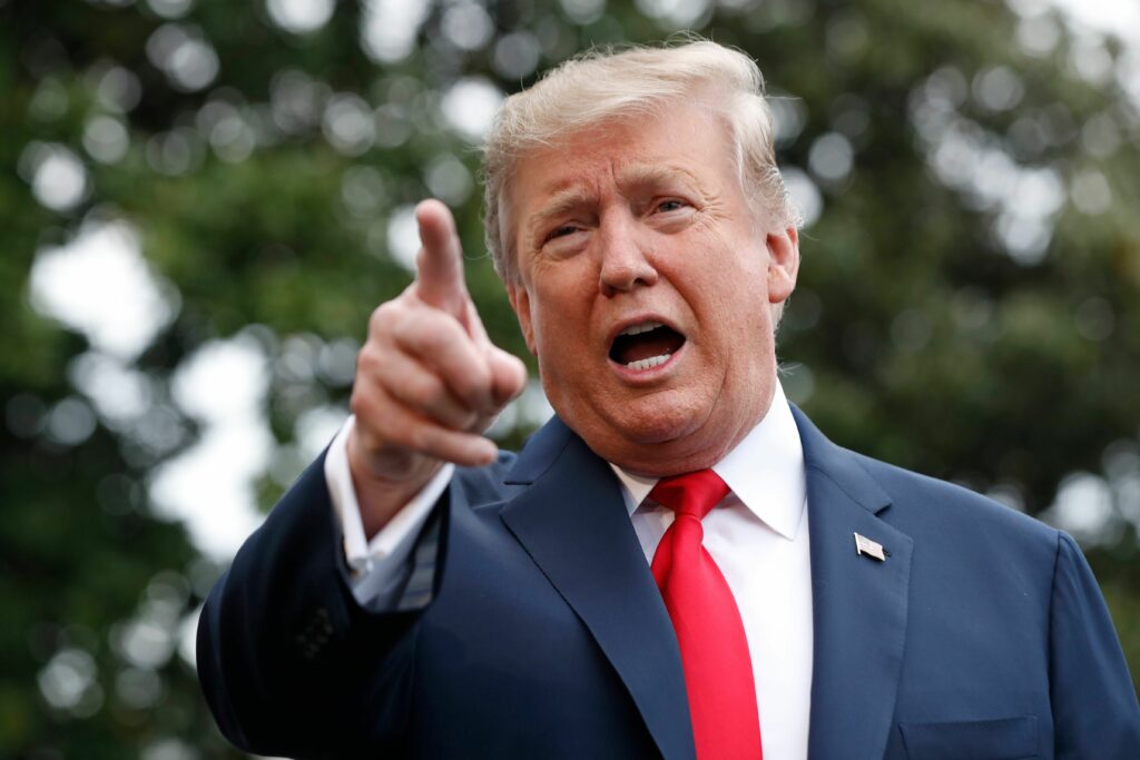 Νέες πιέσεις Τραμπ στην Κίνα: Εξετάζει διαγραφή κινεζικών εταιρειών από το χρηματιστήριο - Media