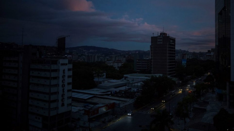 Στο σκοτάδι βυθίστηκε η Βενεζουέλα – «Δεχθήκαμε ηλεκτρομαγνητική επίθεση» λέει ο Μαδούρο  - Media