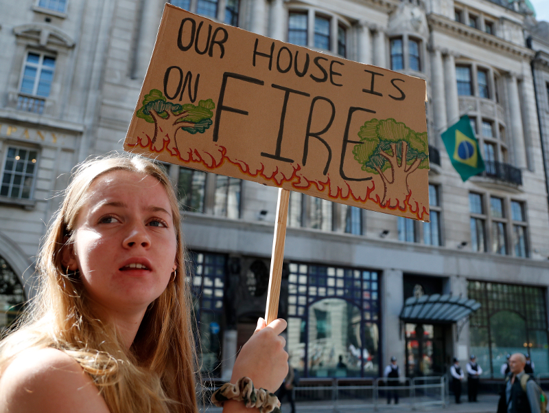 «Το σπίτι μας καίγεται» - Διαδηλώσεις στην Ευρώπη για τη διάσωση του Αμαζονίου (Photos) - Media
