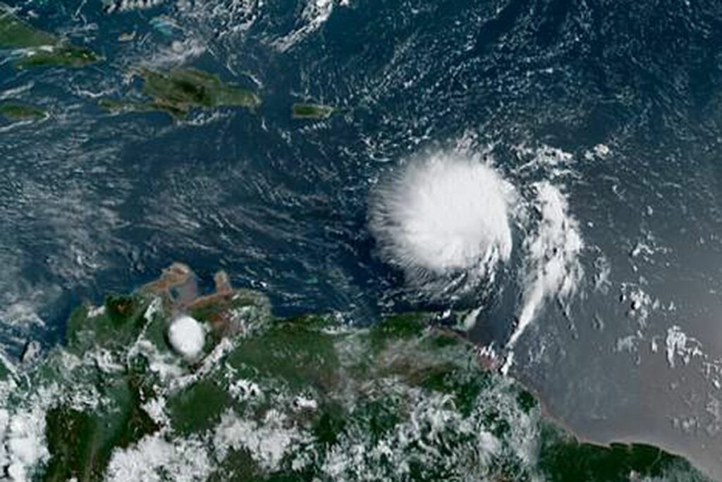 Η καταιγίδα Ντόριαν πλησιάζει το Πουέρτο Ρικο  - Media