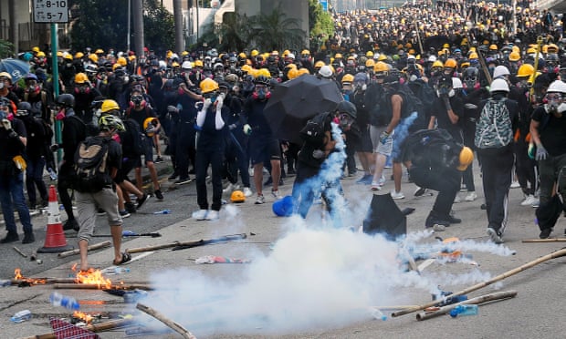 Επεισόδια στο Χονγκ Κονγκ: Χρήση δακρυγόνων σε διαδηλωτές - Media