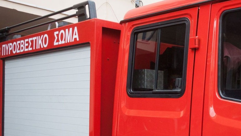 Θεσσαλονίκη: Κατασβέστηκε η πυρκαγιά που ξέσπασε κατά μήκος της σιδηροδρομικής γραμμής στη Σίνδο - Media
