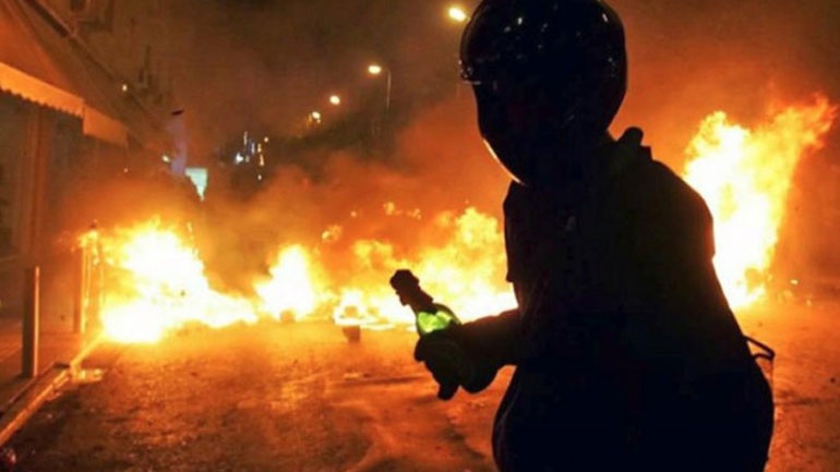 Θεσσαλονίκη: Επίθεση με βόμβες μολότοφ σε σύνδεσμο του ΠΑΟΚ  - Media