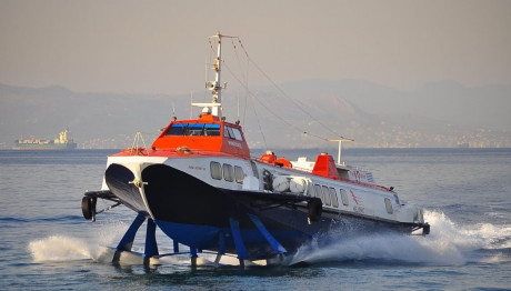 Μηχανική βλάβη σε υδροπτέρυγο - Επιστρέφει στο λιμάνι του Πειραιά - Media